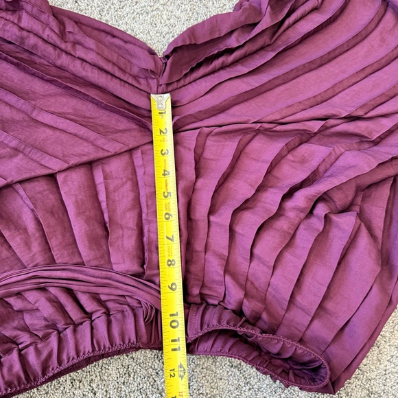 Feather Bone By Anthropologie Pleated Wide Leg Cropped Pants Plum Women’s XS - Picture 11 of 12